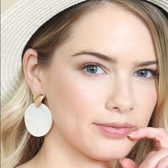 Express Jewelry - ✨Express Metal Shell Disc Earrings✨